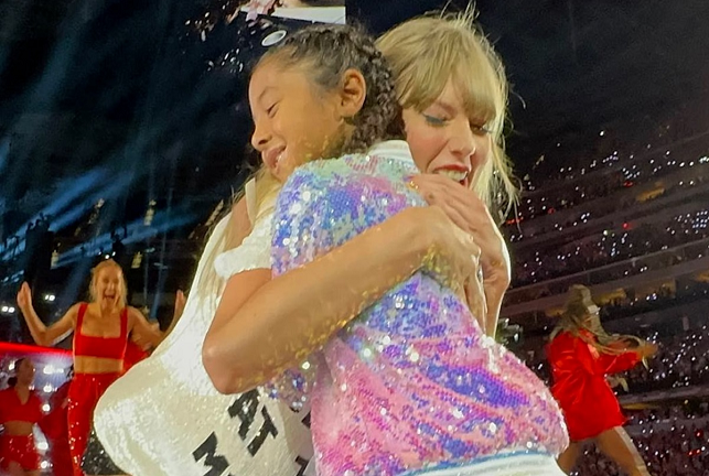 Taylor Swift trots up to Kobe Bryant daughter Bianka belting out her song lyrics.